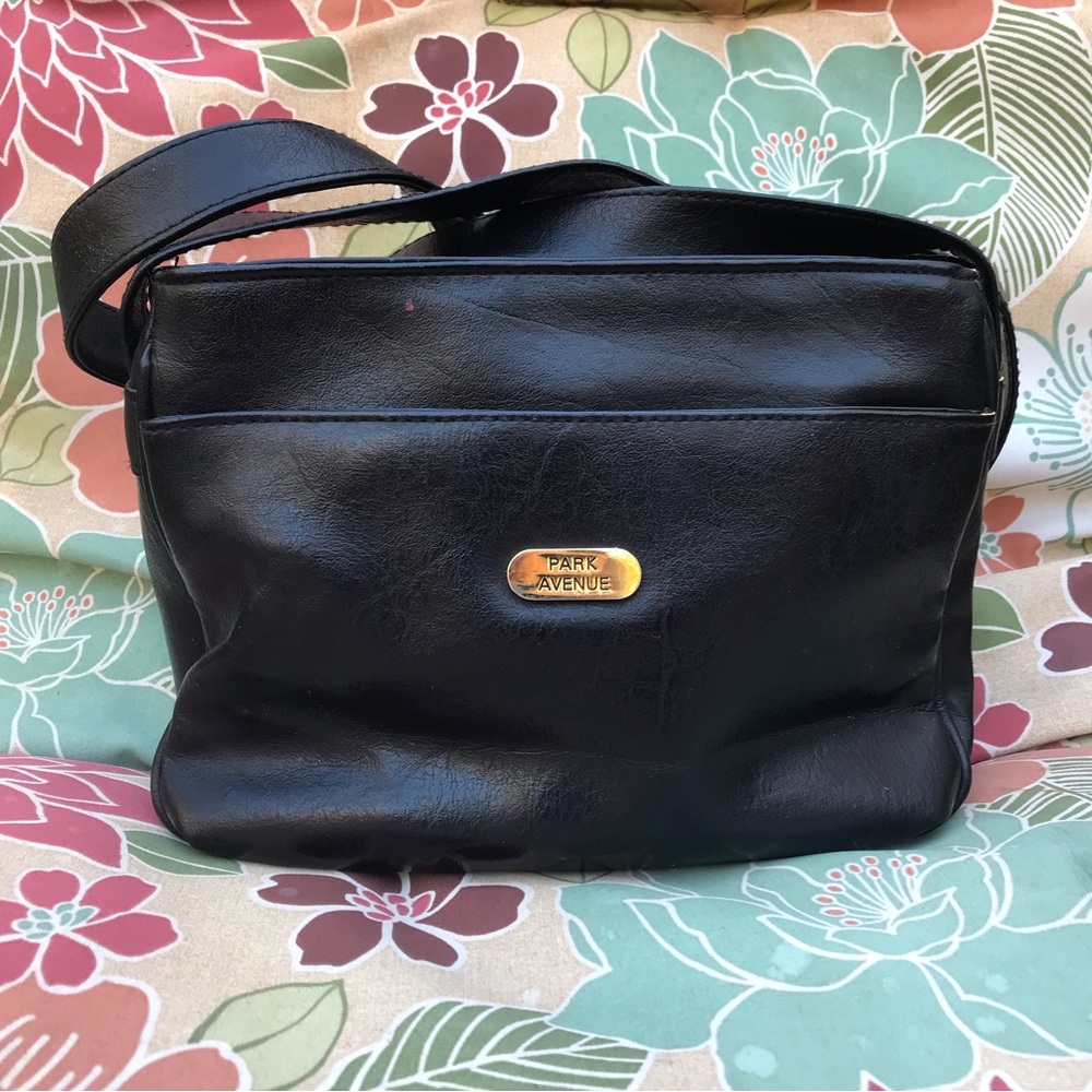 PARK AVENUE BLACK PURSE